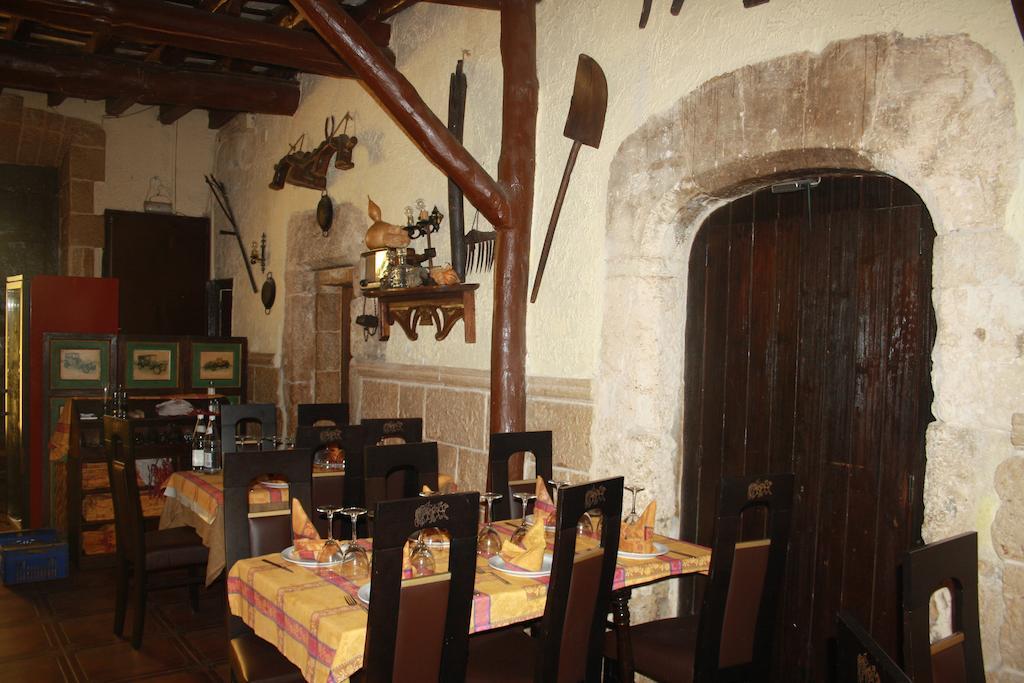 Hostal Restaurante La Diligencia Cunit Exterior foto